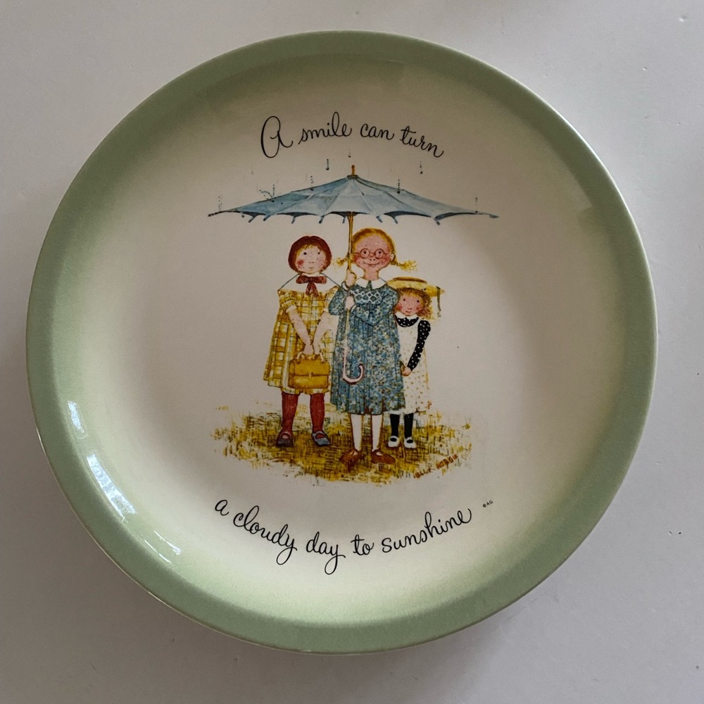 Holly Hobbit vintage collectors edition decorative plate.